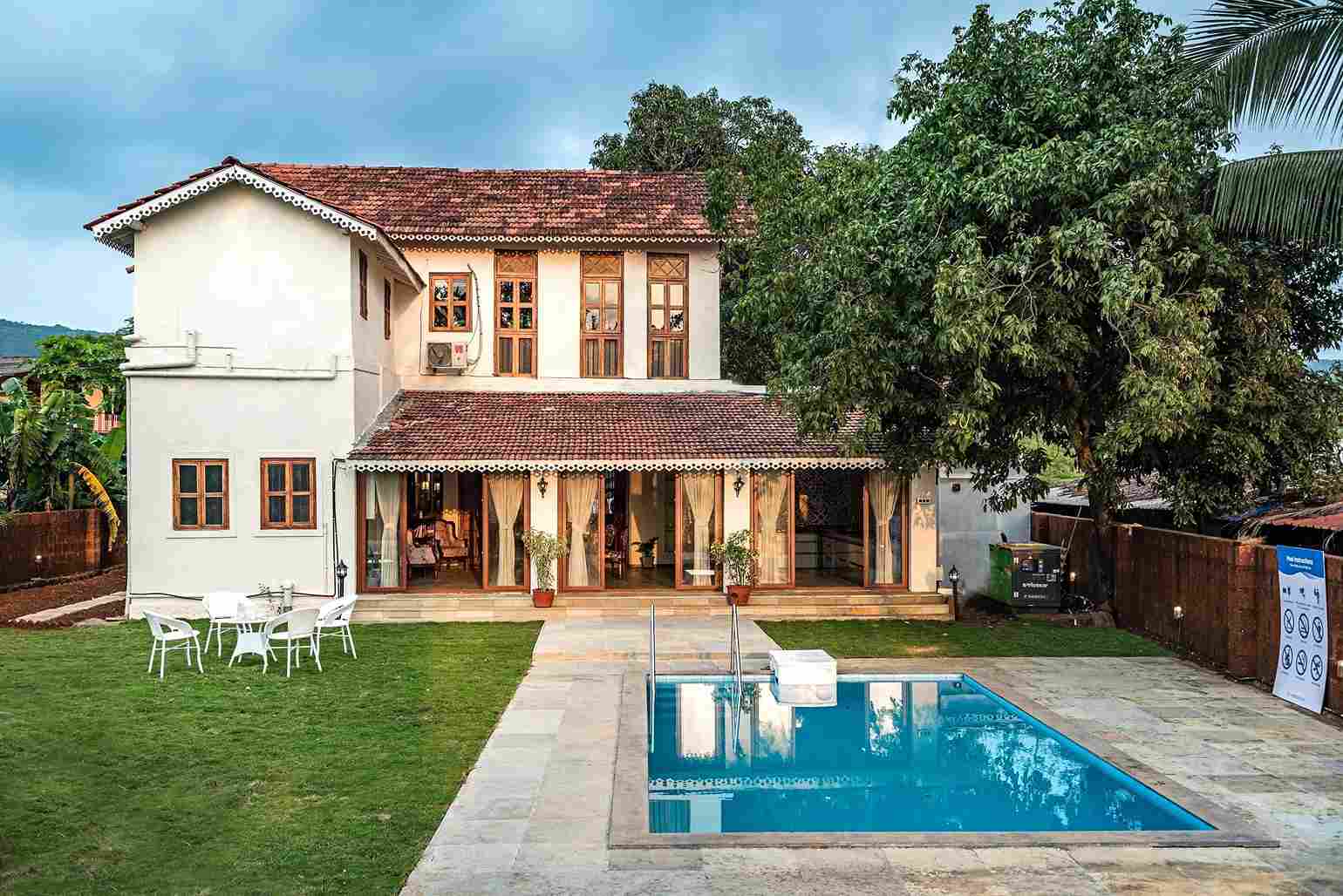 Amolee is a traditional wada (mansion) in the coastal town of Alibaug