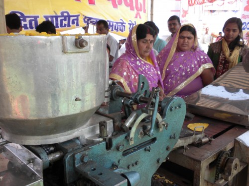 Women of the Anandapur Jyoti Centre, where Rajkumari Devi is Secretary, together make products like pickles and jams that are sold at the farmer's markets in Muzzaffarpur district. 