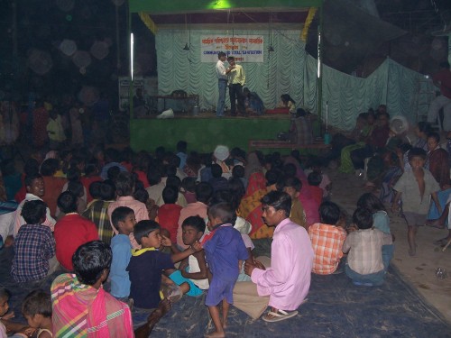 The audience enjoys the play being put up by the Harijan Para Slum Folk Theatre Group. (Courtesy: Dr Kasturi Bakshi)