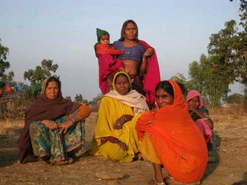 Gyarsi Bai Sahariya along with other women from Sunda village of Kishanganj block in Baran distict of Rajasthan. Together they hope to free the Sahariya families of their curse of starvation. (Credit: Anumeha Yadav\WFS)