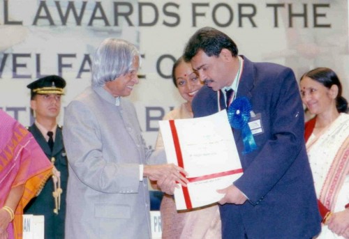 Charudatta receives the National Award for Best Disabled Employee in 2006 from the President of India - Dr. APJ Abdul Kalam