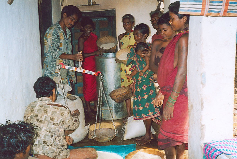 Villagers contributing to the grain bank. (Credit: Sarada Lahangir\WFS)