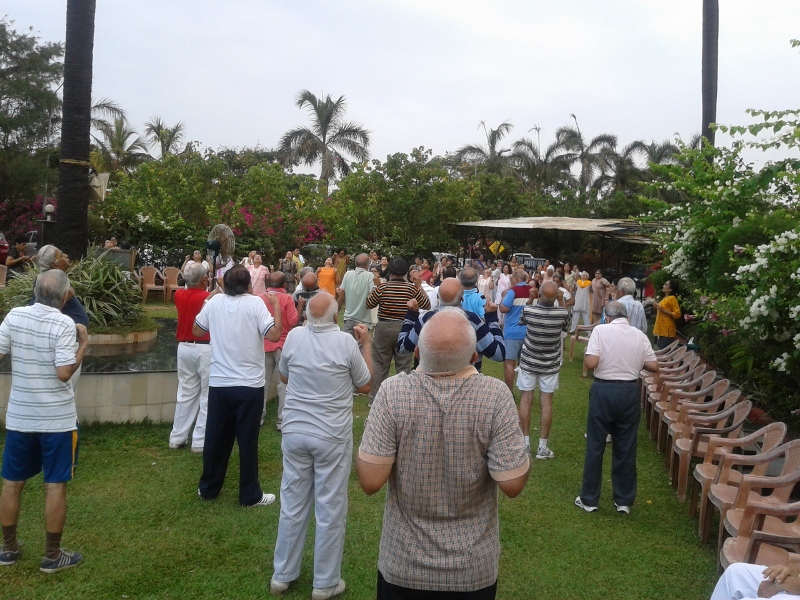 Laughter Heaven in Bandra, Mumbai is a "silent laughing club" so that it does not disturb the surrounding areas