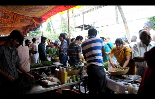 Bangaloreans checking out produce at Oota from Your Thota