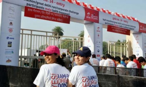 Mohan Foundation staff wearing t-shirts with the message on organ donation, at the start of the Delhi Marathon