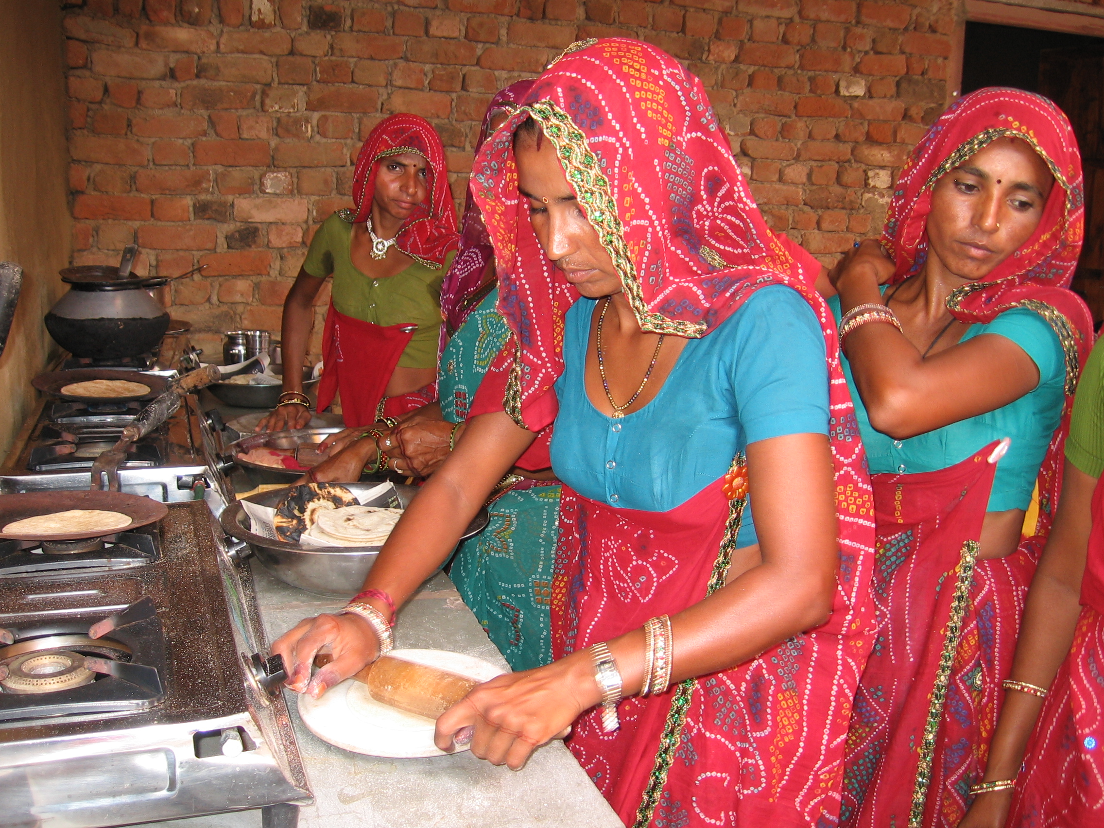 Santara Devi and members of the Sanjha Gas group of Jogia ka Bas village. Getting a gas connection was a luxury Santara could not afford. Now she gets a monthly income too from the community kitchen as the other women pay her a fixed amount for using the gas connection. (Credit: Abha Sharma\WFS)