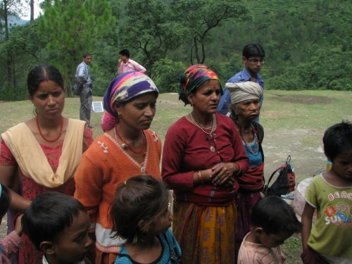 Villagers of New Didsari sharing their plight with Bachendri Pal 