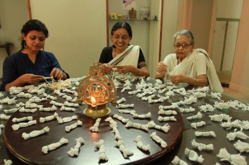 The core team of Grandma Wicks - (From Left) Lakshmi Menon, her Mother , Sreedevi and Grandmother, Bhavaniamma. Together they handle all functions like sorting, packing, quality control, marketing, etc.