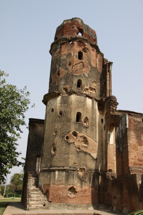 The remnants of the Residency today has a church, a school, a post office, a jail and a stable. Each one deeply scarred with the pock-marks of cannon balls and sniper bullets. 