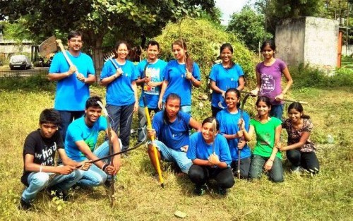 Team KHEL during their park cleanng drive for the Joy of Giving Week