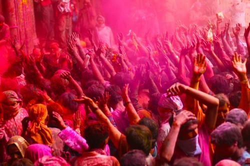 People asking the head priest to throw gulaal on them.