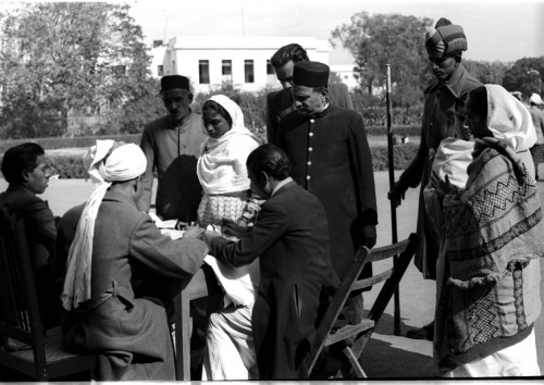 10 Photographs From India's First General Elections In 1952 The