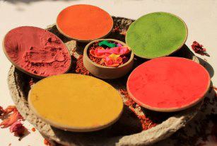 The natural holi colours made with discarded flowers