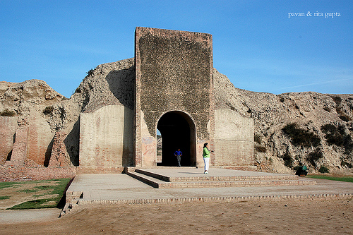 Main gate of Hansi fort.