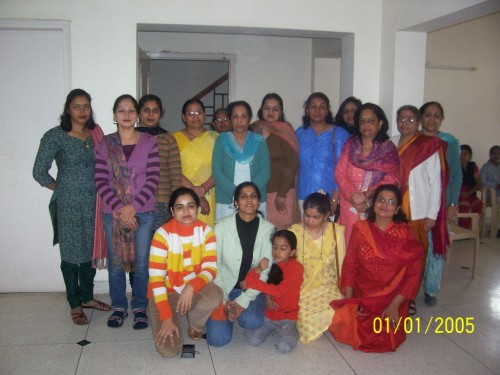 Bagiya school is run by Shilpa Sonal (second from left, sitting), with the help of 20 volunteers.