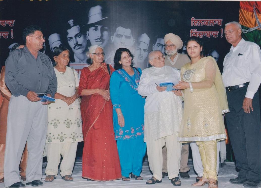 Sushila Trehen Chain (in white, center) spent her entire life serving the nation.