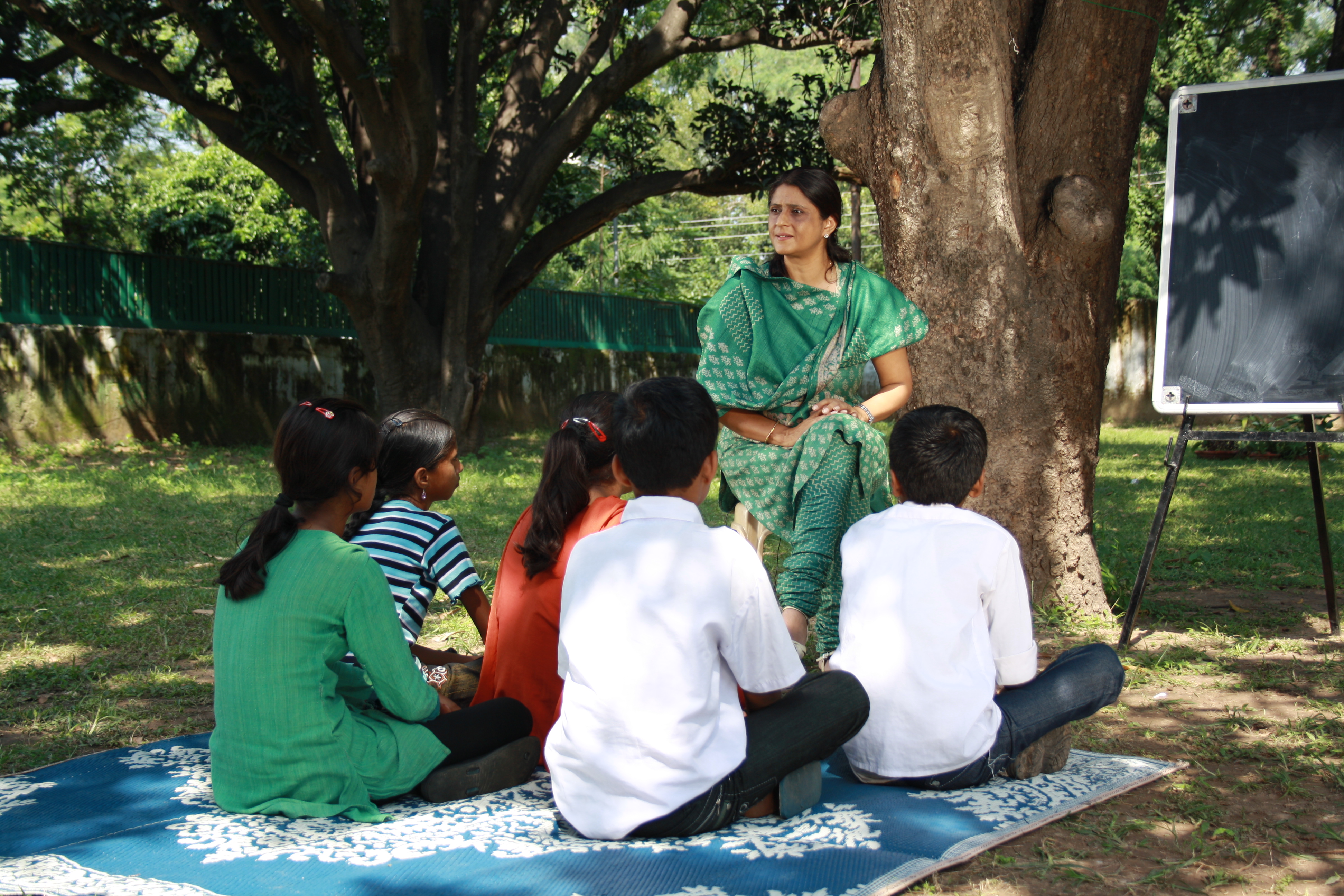 Dr. Anuradha teaching kids at Hamari kasha