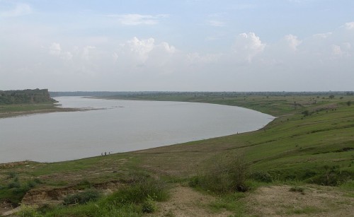 1024px-Chambal_river_near_Dhaulpur,_India