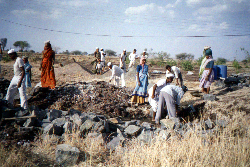 Villagers doing Shramdan to build the watershed