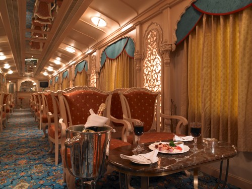 luxury-trains-of-india-golden-chariot3