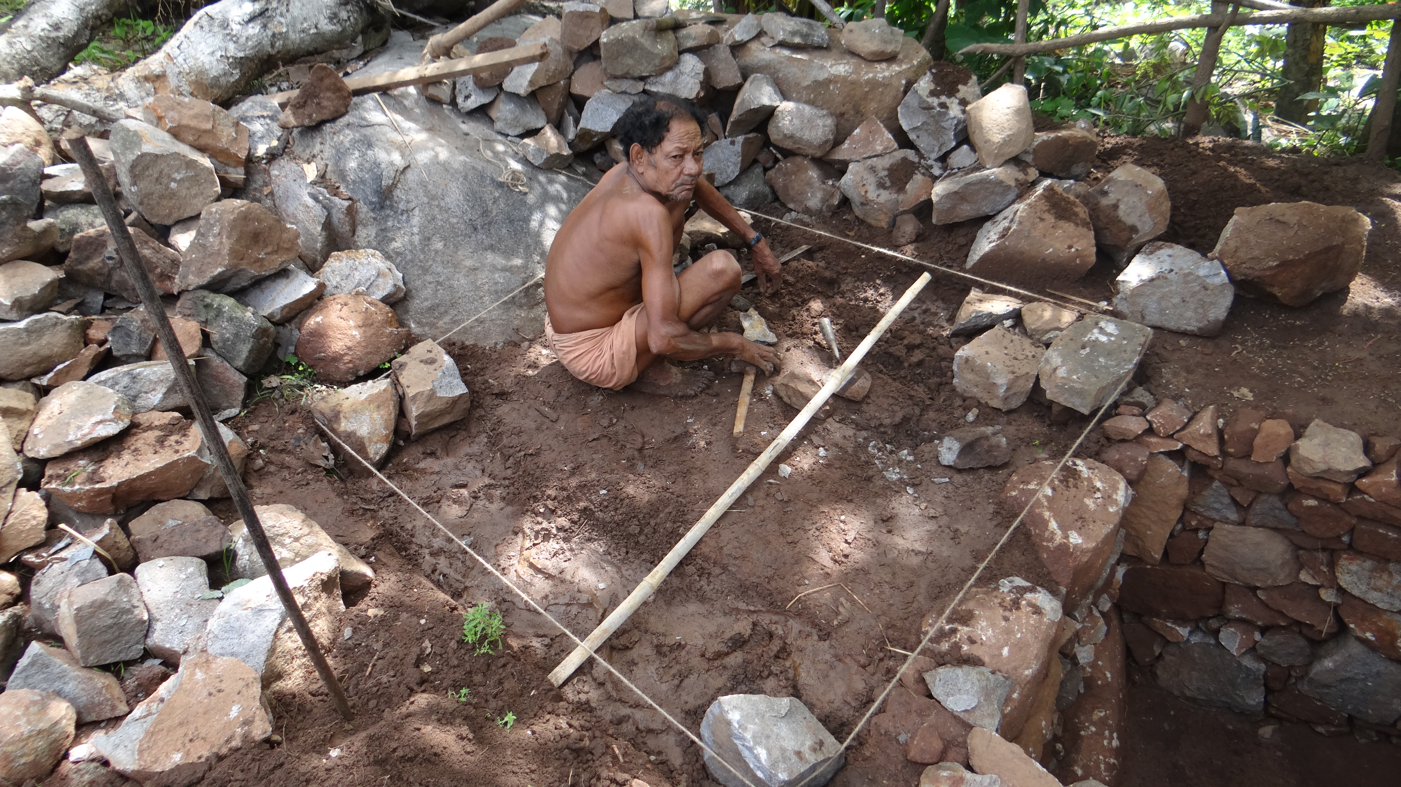 A beneficiary of Kijanga Village of Luhangara panchayat starting the constuction work of his toilet