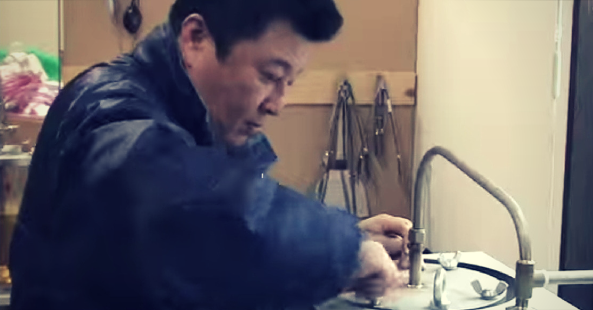 VIDEOS: Watch this Man Convert Plastic to Oil