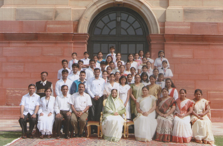 Nihar on extreme left and Sapna second from right with Mrs.Pratibha Patil