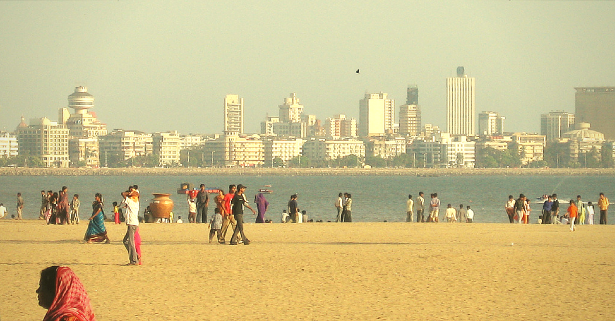 A Blindfolded Man Stood on Chowpatty Beach Asking for Hugs. And Mumbai Responded!