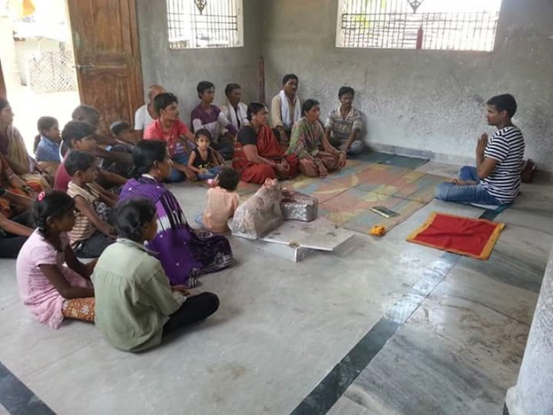 Mr. Ashish Kalawar taking a meditation session with the cancer patients in a village.