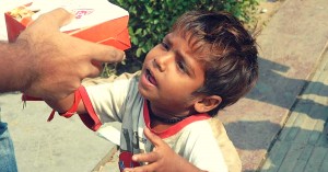 These 'Hunger Heroes' Are Feeding India's Poor Meals They've Never Had. With Your Excess Food.