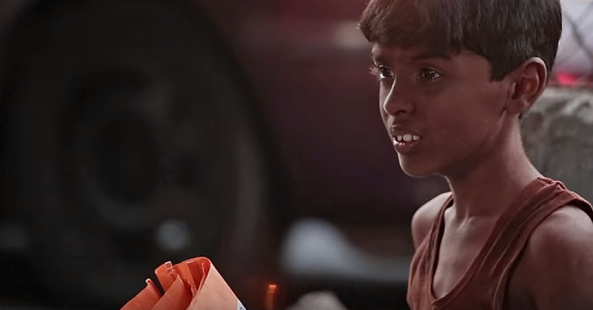 VIDEO: Seen a Street Kid Selling India Flags? You’ll Never See That Kid in the Same Way Again.