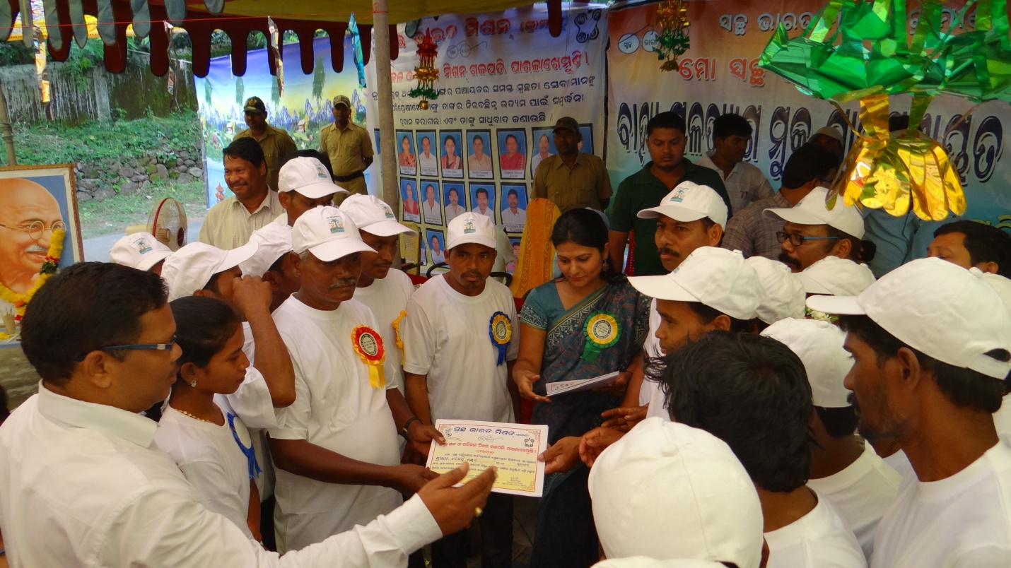 Volunteers awarded with a certificate of appreciation by the District Collector 