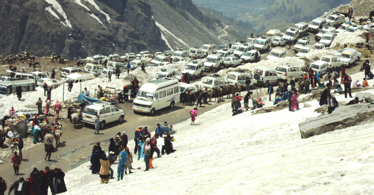 Rohtang Pass May Soon Become the World’s Highest Destination to Ply CNG Buses