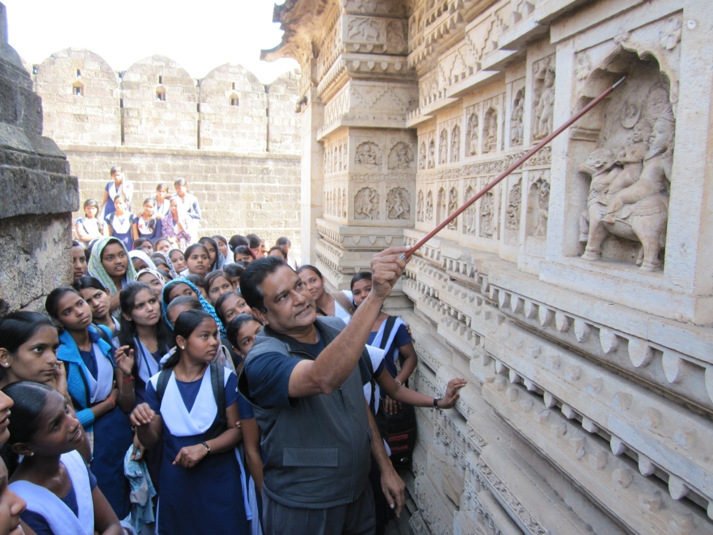 Ashok Singh Thakur taking local school children on a heritage walk