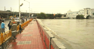 This Video of People Forming a Human Chain to Save a Drowning Man Shows the Spirit of Chennai