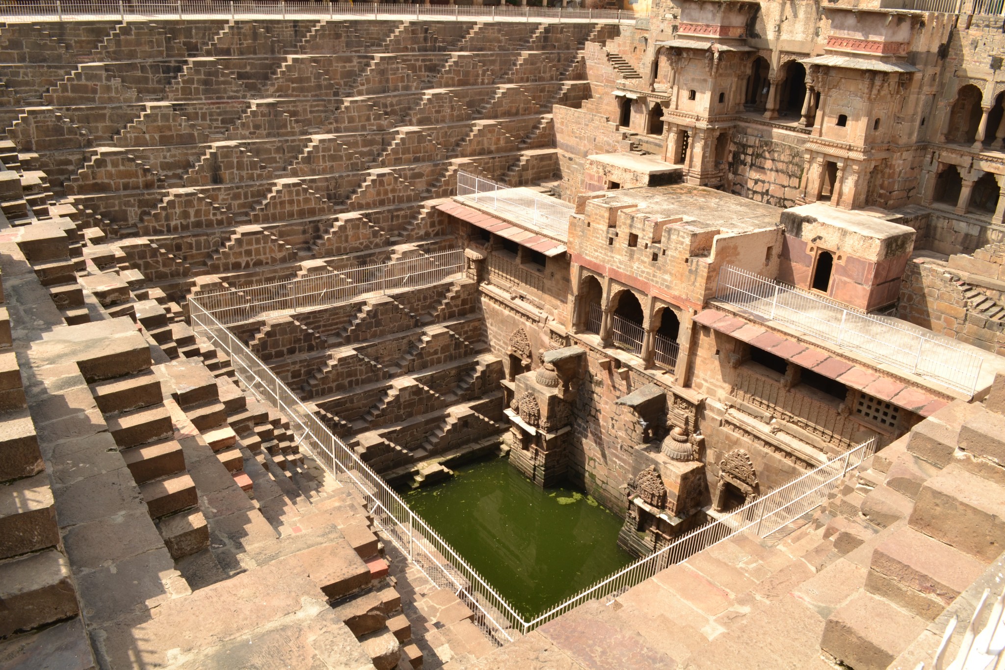 Chand_Baori_(Step-well)_at_Abhaneri