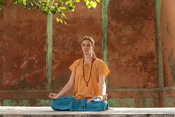 Julia Roberts meditating at the Hari Mandir Ashram in Pataudi, Haryana, in the movie Eat Pray Love. Pic source: http://www.dietsinreview.com/diet_column/12/20-celebrity-men-and-women-who-practice-meditation-in-hollywood/