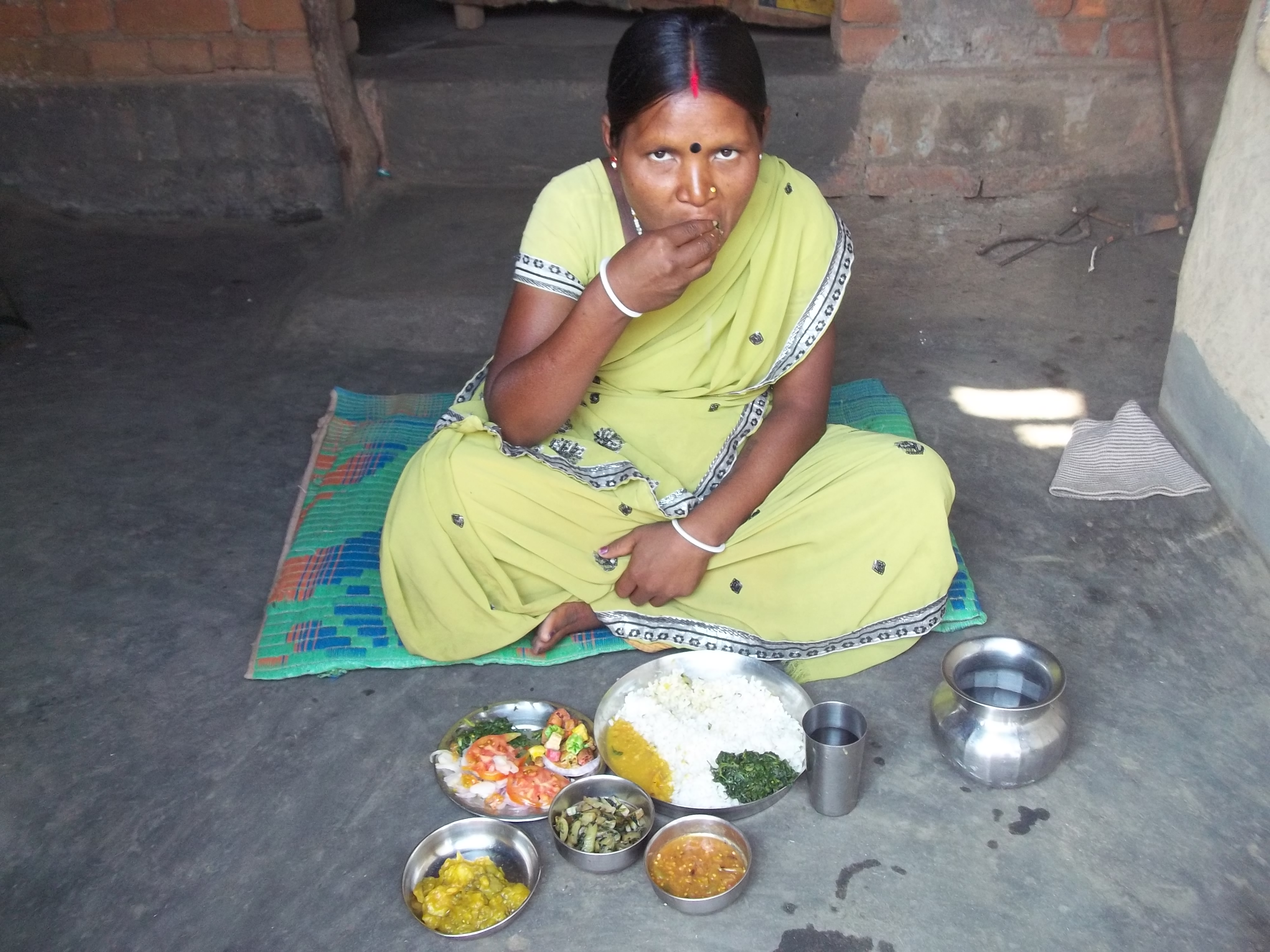Women across 50 villages in Deoghar district of Jharkhand are cooking up the ‘tiranga bhojan’ or tricolour meal. (Credit: Saadia Azim\WFS)