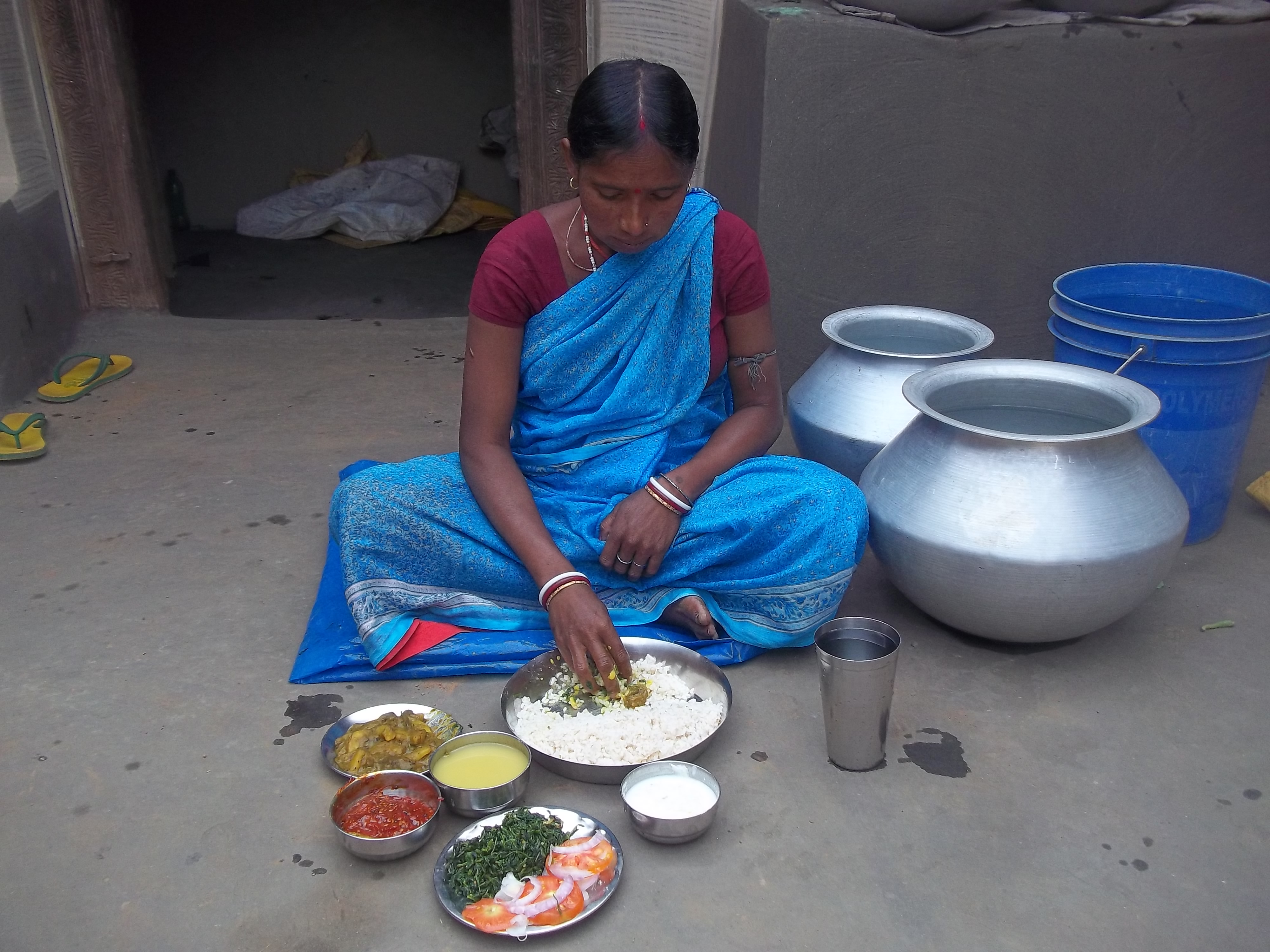  In Kasudih village, which is part of the Tatkiyo panchayat, Sheela Devi has taken to cooking ‘tiranga bhojan’ to ensure proper nutrition for the family. (Credit: Saadia Azim\WFS)