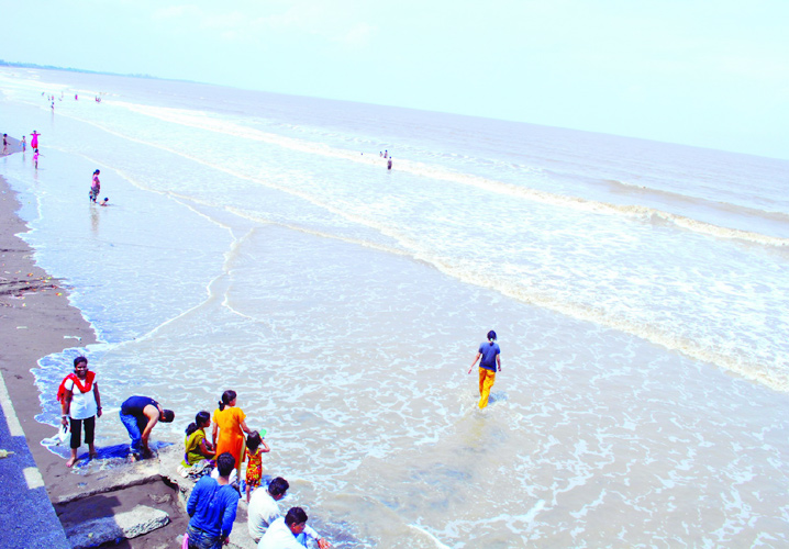 BAPS Swaminarayan Temple, Tithal Beach, Valsad, Gujarat, India Stock Photo  - Alamy