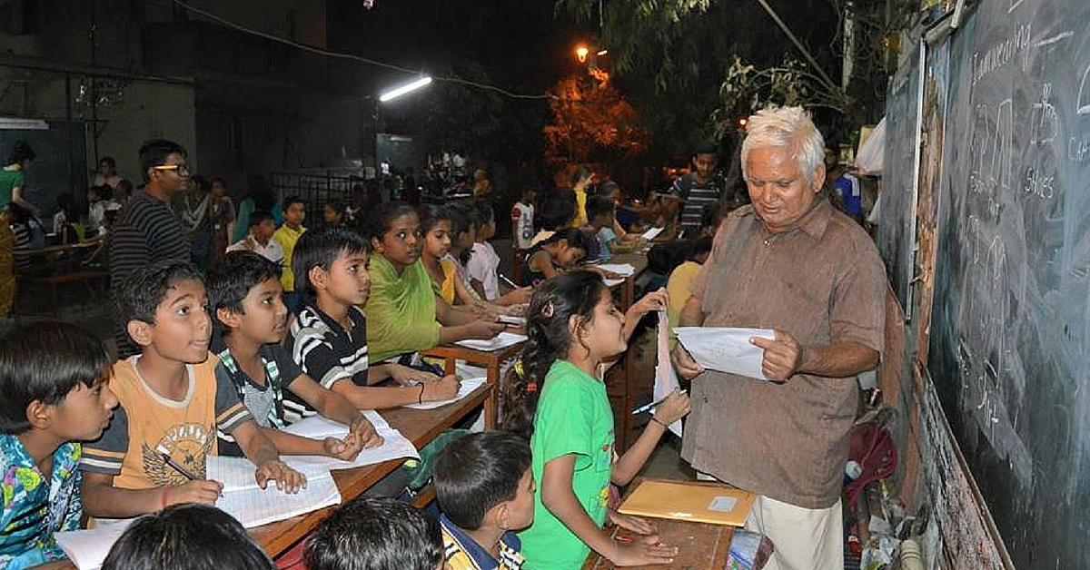 He’s Been Educating Kids on the Footpaths of Ahmedabad for 15 Years. Read His Inspiring Story.