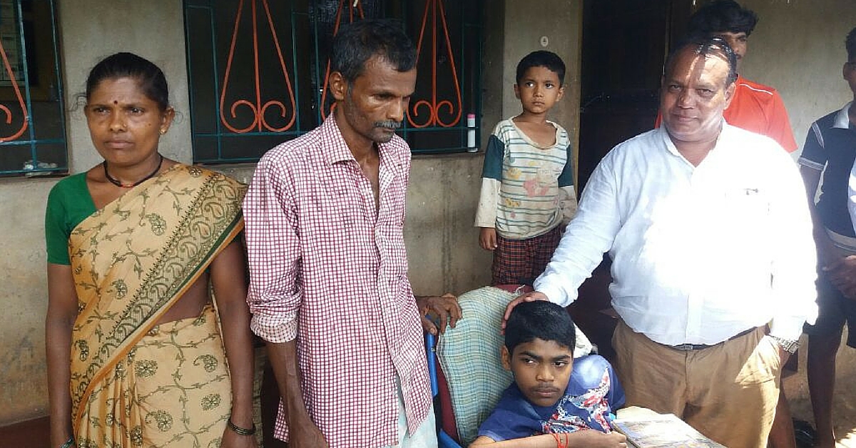 This Father Carried His Disabled Son On His Back For 3 Years, so He Could Take His SSLC Exams