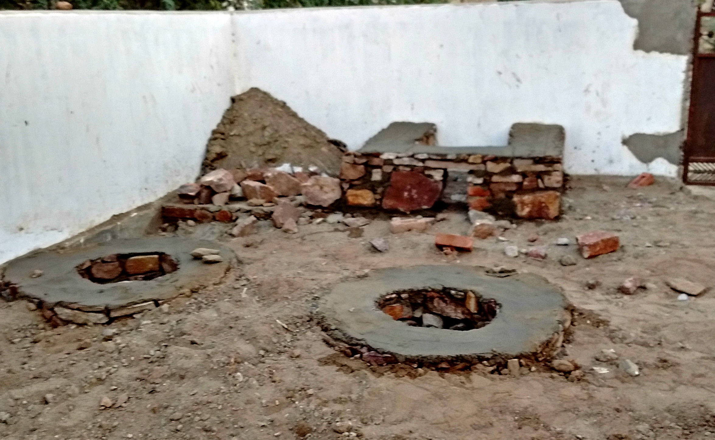 Construction of the pits at Kotri