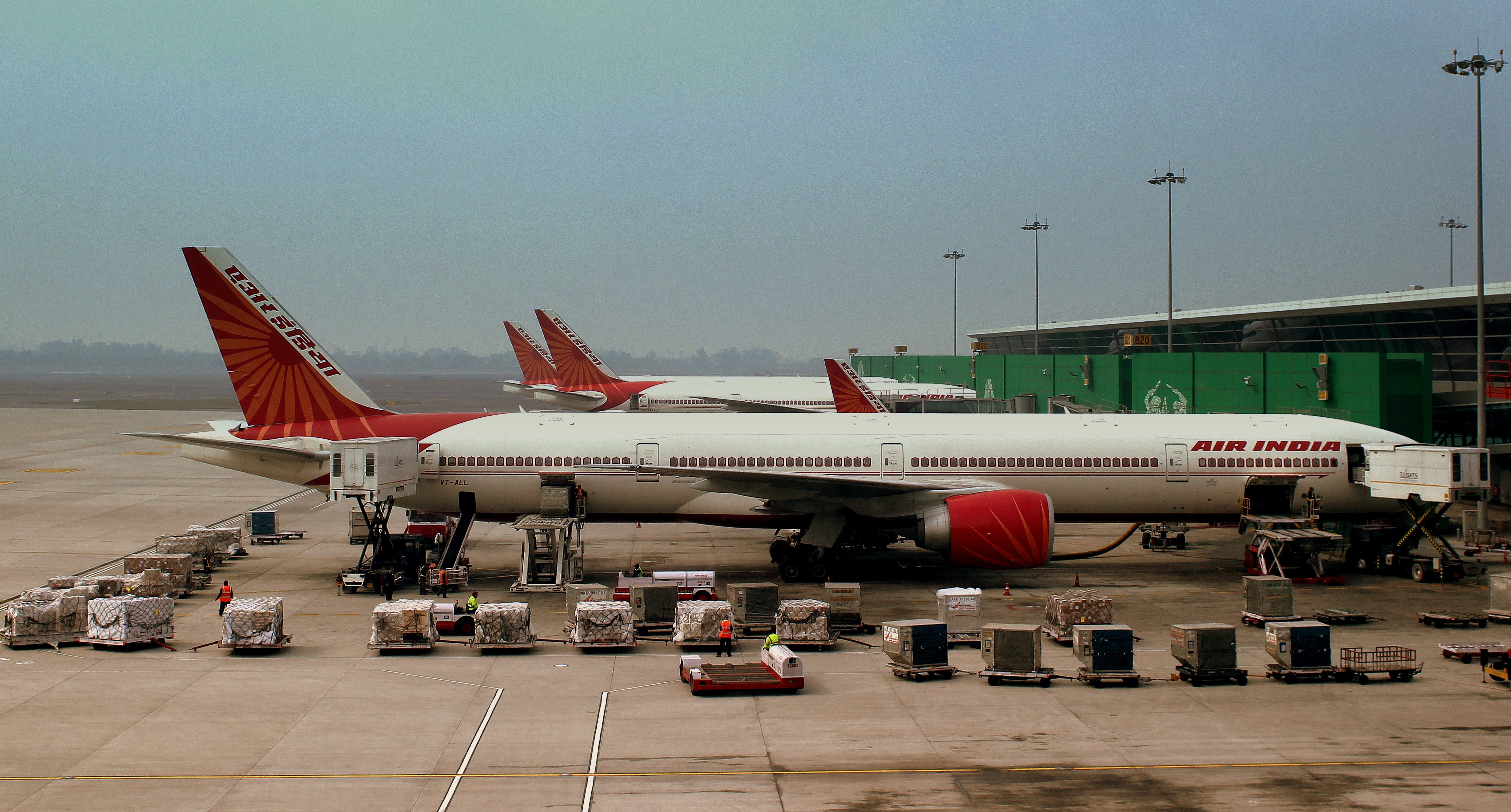 Air_India_A320_and_Boeing_777-300ER,S_at_Indira_Gandhi_Airport_Delhi_India_February_2013