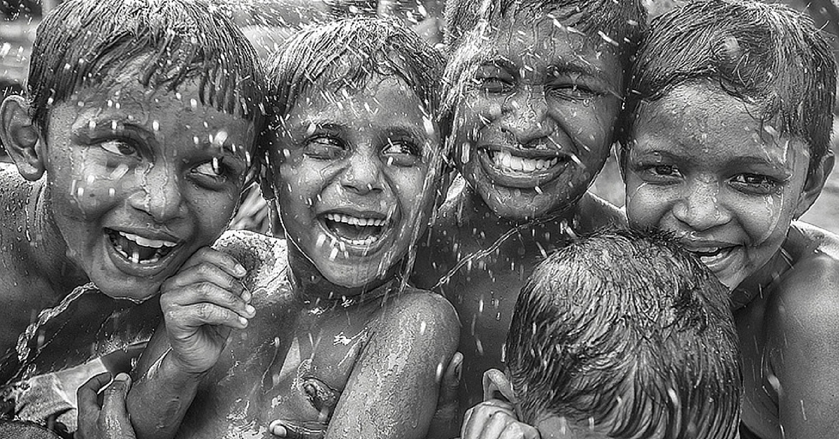 IN PHOTOS: These Black & White Pictures Capture India’s Soul. In it’s Beaches, Streets & People!