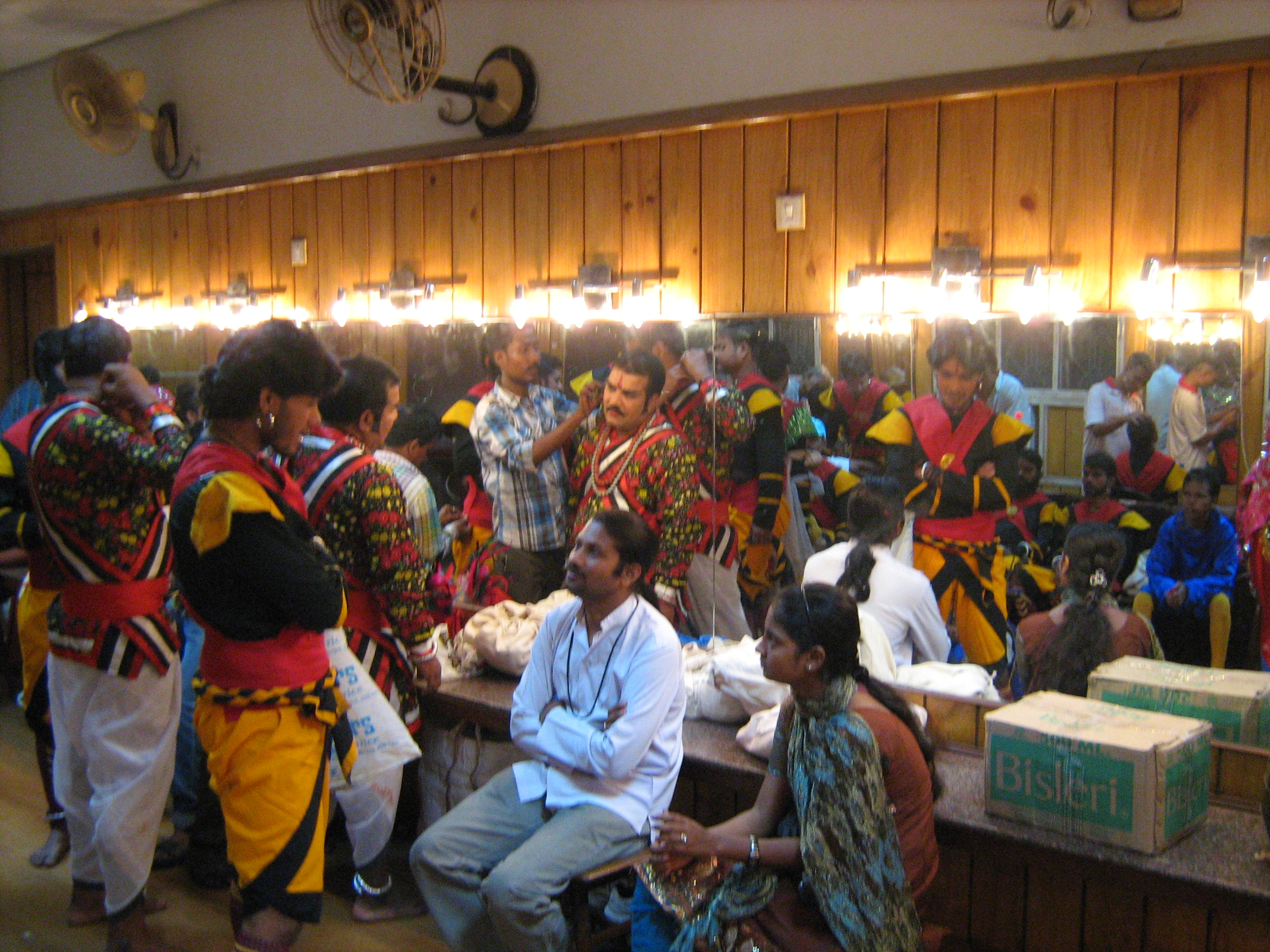 The bustling greenroom at Rabindra Sadan – actors prepare for their performance. (Credit: Sujit Bhar\WFS)