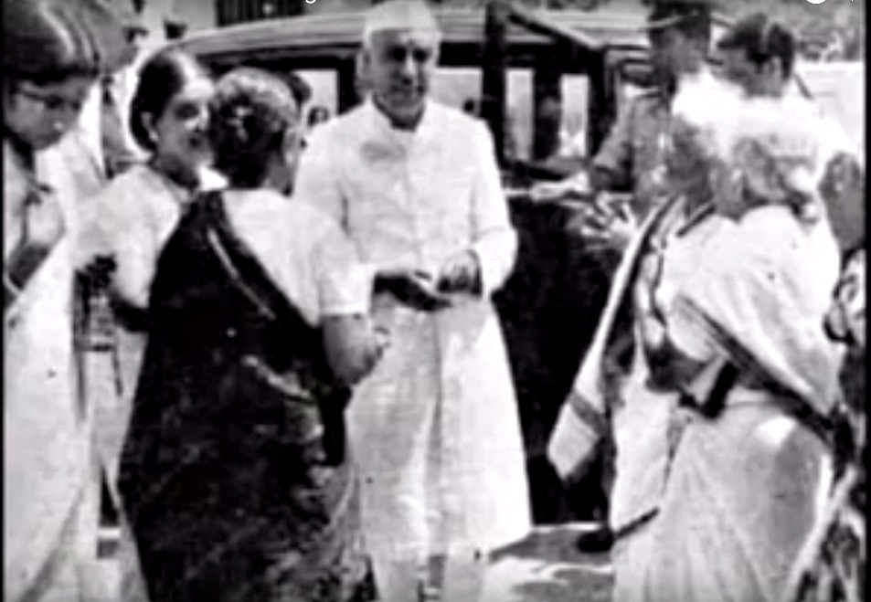 Dr Muthulakshmi (second from right) welcomes Pt. Jawaharlal Nehru to lay the foundation stone of the Cancer Institute