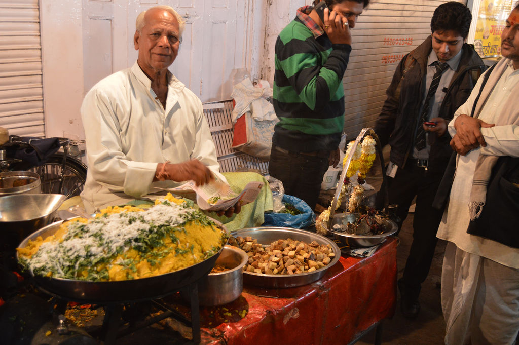 Street Eats : A Foodie’s Guide to Sarafa Market, Where Indore Comes Alive Every Night