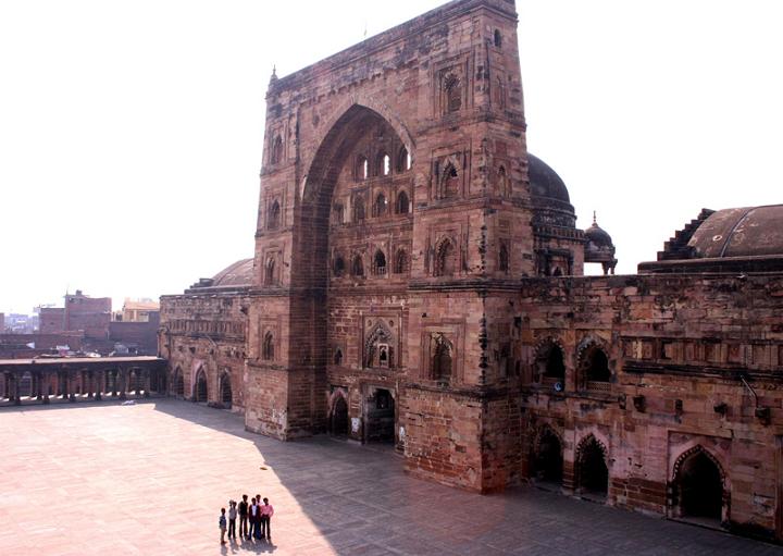 lal darwaza