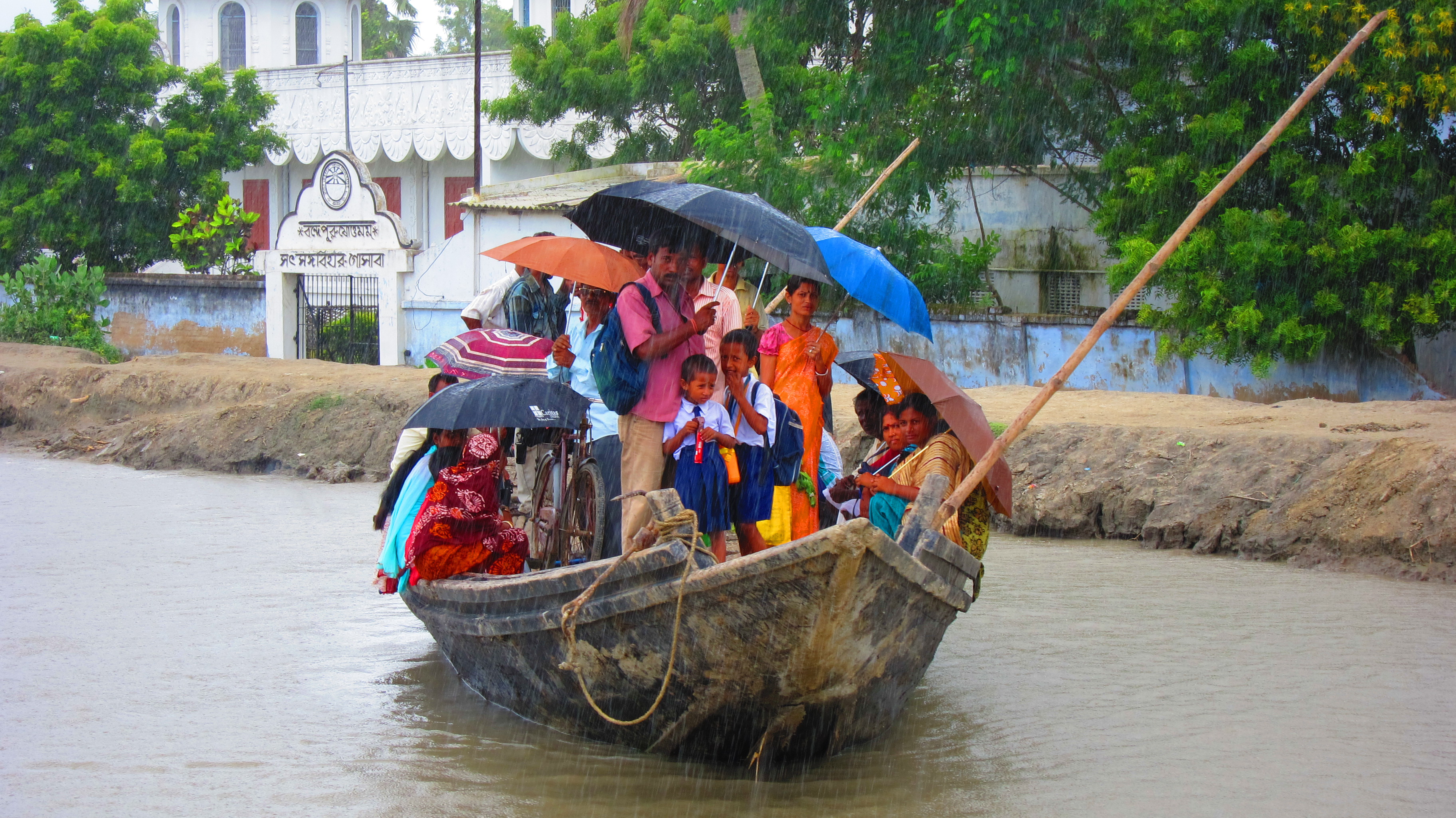 sundarbans-rain-boat